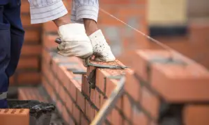 Z czego jest cegła? Odkryj składniki i proces produkcji cegły