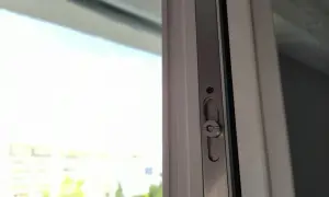 Jak zmienić tryb okna na zimowy, by uniknąć zimnych przeciągów