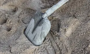 Ile łopat ma worek cementu? Odkryj właściwe proporcje materiałów budowlanych