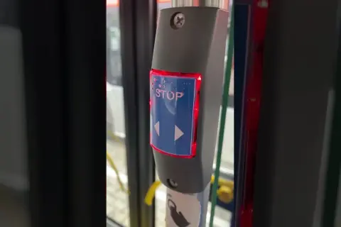 Jak otworzyć drzwi w autobusie i uniknąć problemów z wsiadaniem
