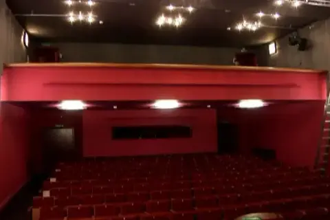 Loża czy balkon w teatrze Bagatela - co wybrać dla lepszego widoku?
