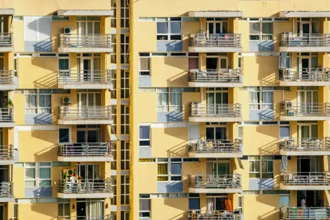 Czy balkon należy do mieszkania? Poznaj ważne aspekty prawne