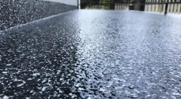 Jak wyrównać balkon pod żywicę - skuteczne metody i materiały
