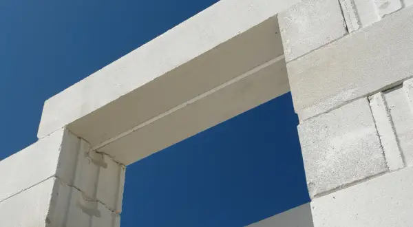 Jakie nadproże nad drzwi 90 cm wybrać, aby uniknąć problemów?
