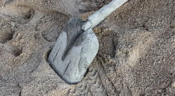 Ile łopat ma worek cementu? Odkryj właściwe proporcje materiałów budowlanych