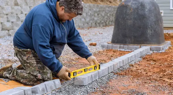 Jaki spadek na kostce brukowej? Uniknij problemów z odprowadzaniem wody