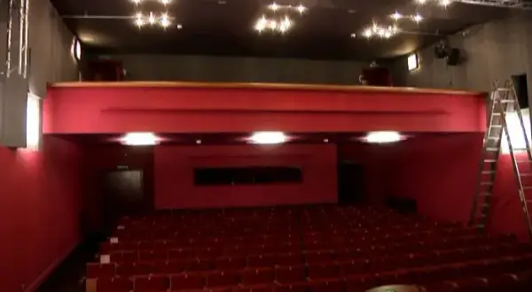 Loża czy balkon w teatrze Bagatela - co wybrać dla lepszego widoku?