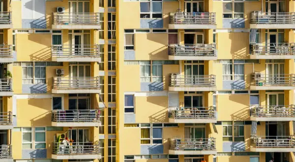 Czy balkon należy do mieszkania? Poznaj ważne aspekty prawne