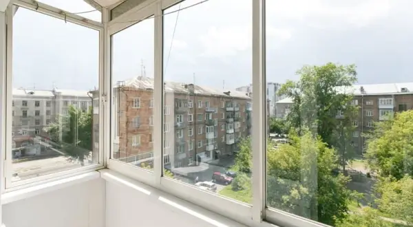 Czym zabudować balkon? Najlepsze materiały i praktyczne porady