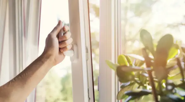 Okna otwierane jak balkon – stwórz przestrzeń marzeń w poddaszu