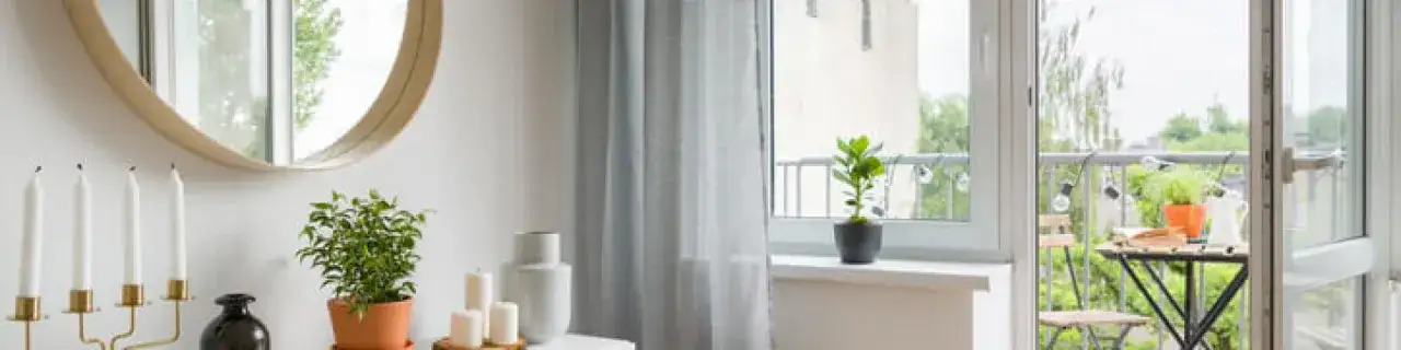 Zdjęcie Okno z balkonem jakie firanki - idealne rozwiązania dla Twojego wnętrza