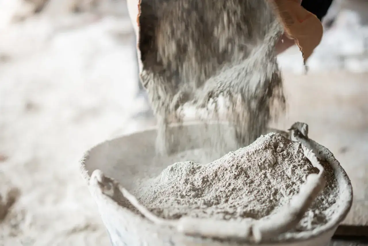 Zdjęcie Cement 42,5 co oznacza? Kluczowe informacje o wytrzymałości i zastosowaniu